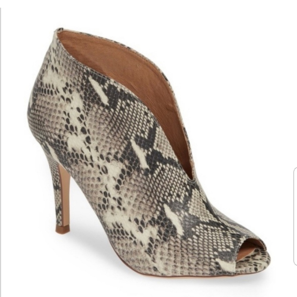 Halogen Rowen Snakeskin Bootie Size 6.5